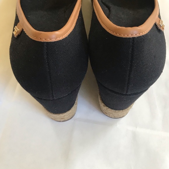 LIKE NEW - TORY BURCH WEDGE HEELS 🖤 - Picture 5 of 7